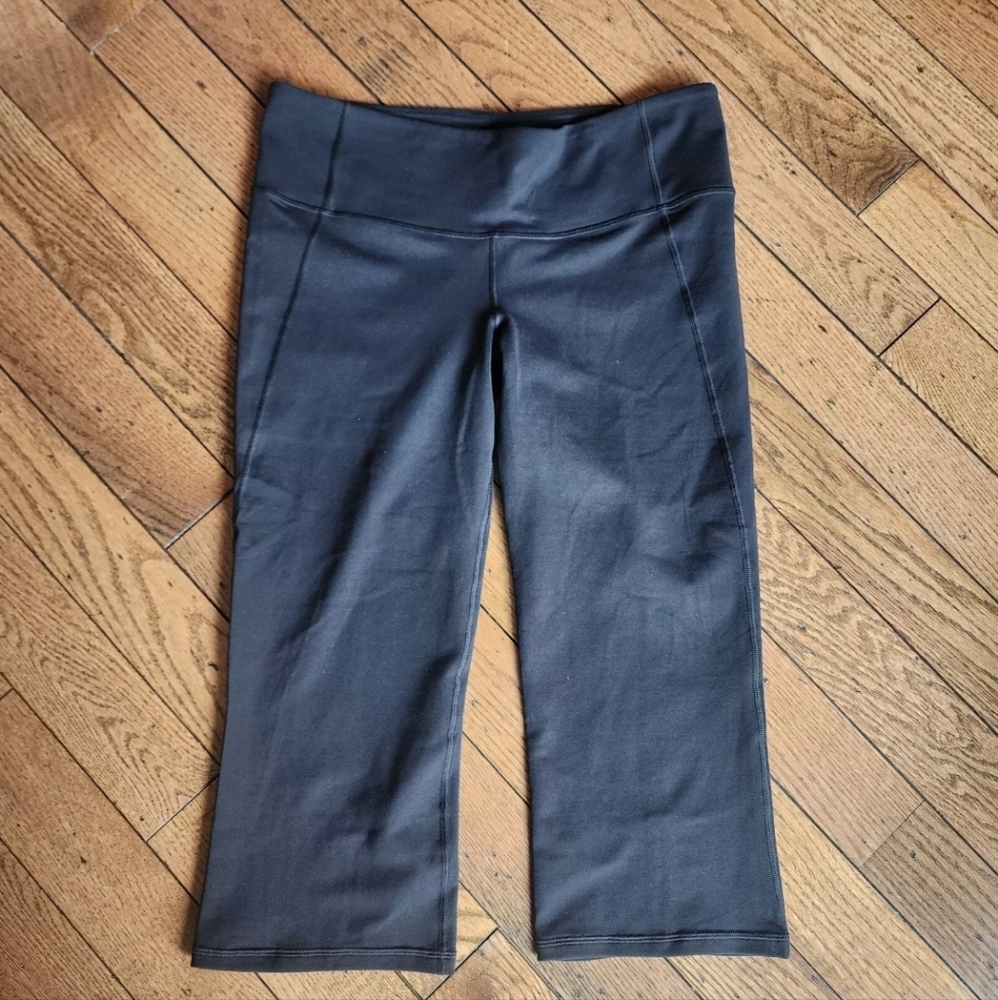 NWOT Vintage Lululemon Black Back Slit Crops Cropped Yoga Capri Pants Size 12